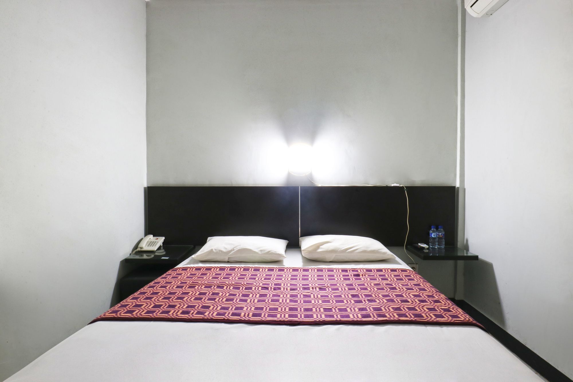 Losmen Family Syariah Bypass Juanda Mitra Reddoorz Brebek Esterno foto